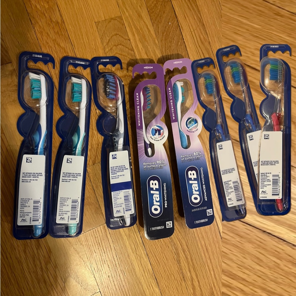 Oral-B Toothbrush, Color Changing Bristles Soft & Medium  (8 pack)